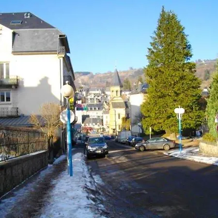 Apartment With One Bedroom In La Bourboule With Wonderful Mountain View Enclosed Garden And Wifi 12 Km From The Slopes 라루브불