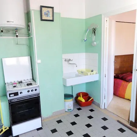 Apartment With One Bedroom In La Bourboule With Wonderful Mountain View Enclosed Garden And Wifi 12 Km From The Slopes * 라루브불